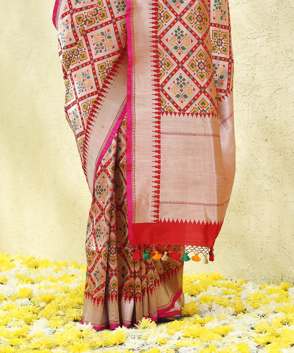 Red_Handloom_Gharchola_Pure_Katan_Silk_Banarasi_Patola_Saree_with_Pink_Selvedge_WeaverStory_04