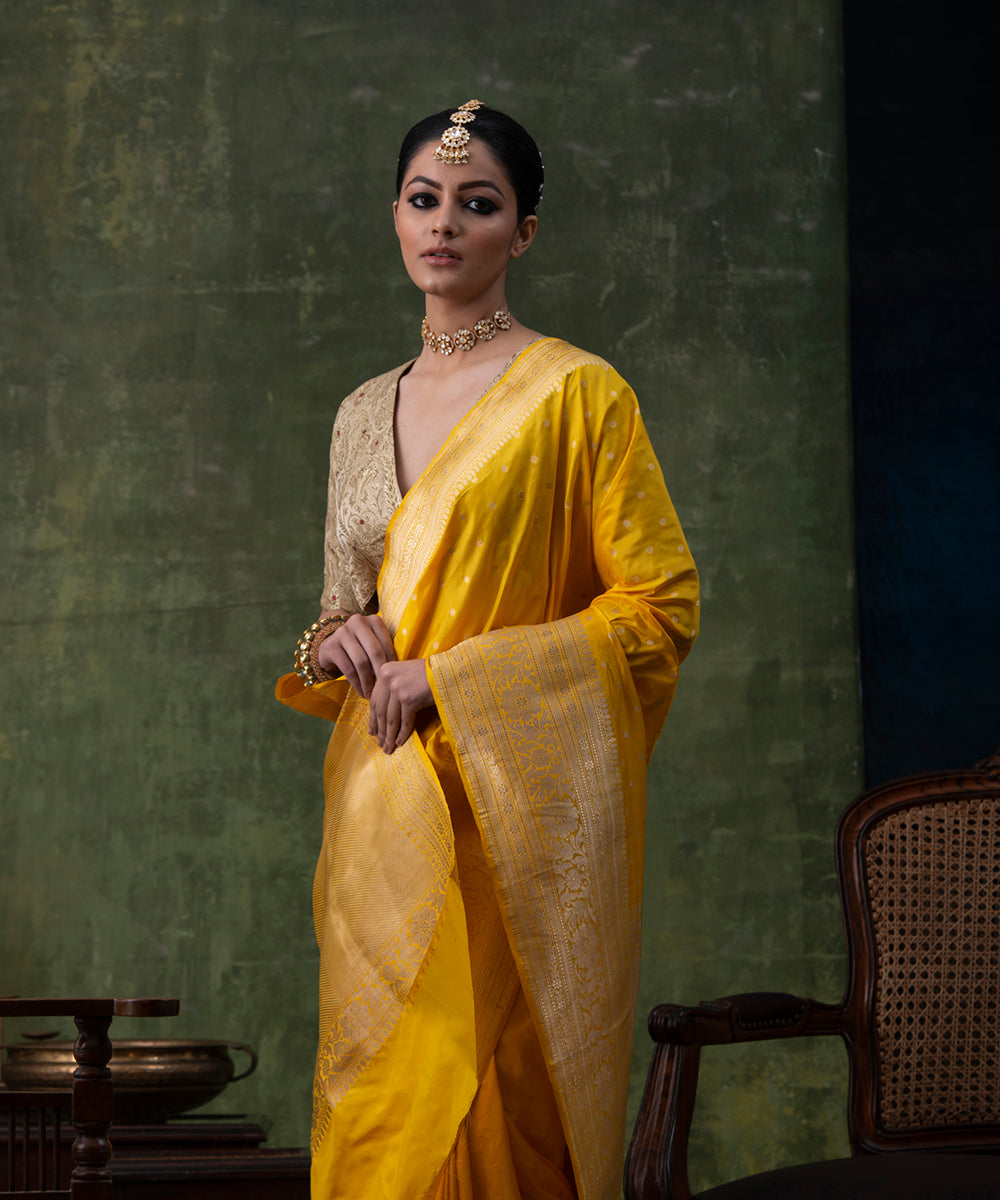 Yellow_Handloom_Pure_Katan_Silk_Banarasi_Saree_with_Zari_Border_WeaverStory_01