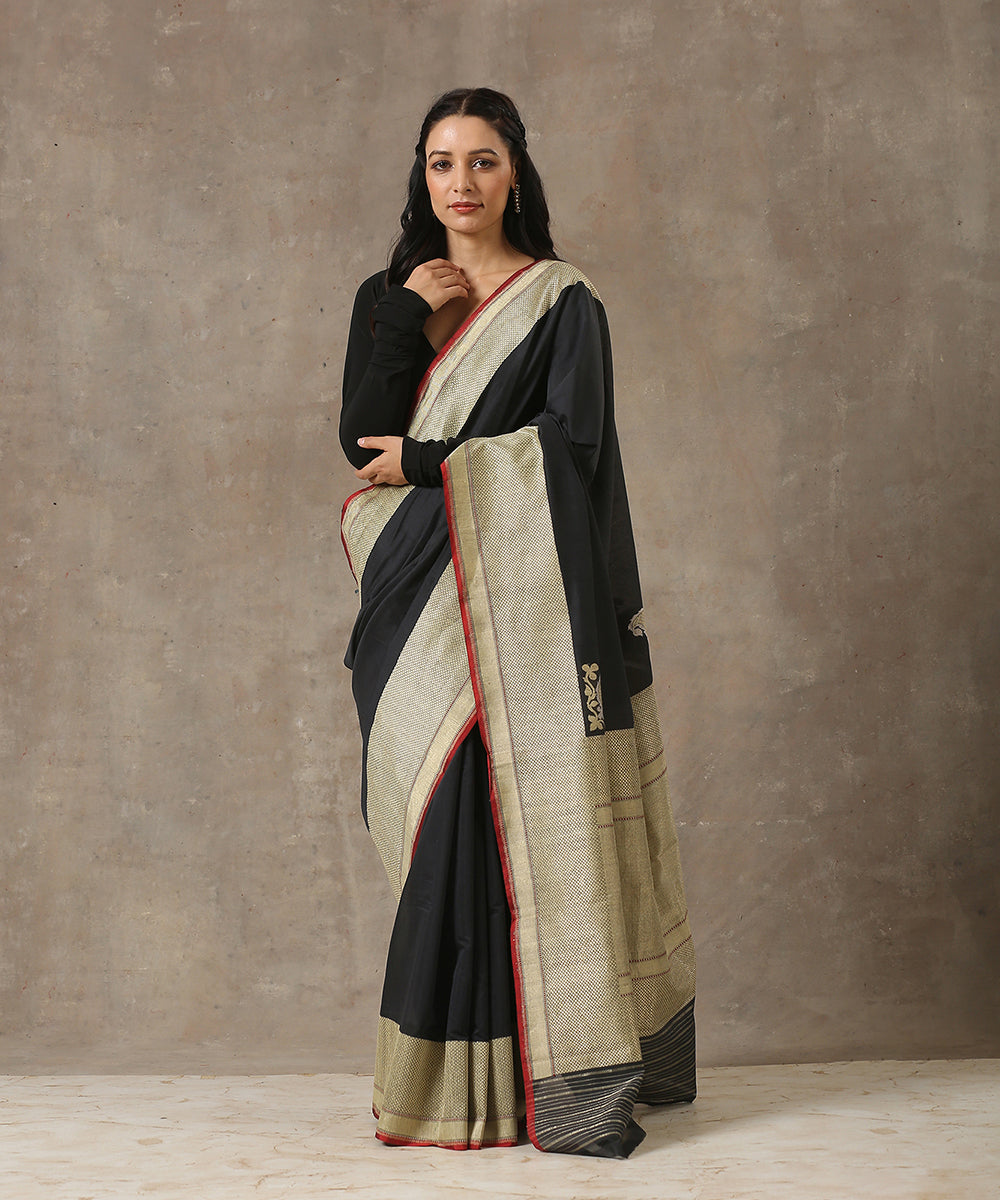 Black_Handloom_Pure_Cotton_Plain_Banarasi_Saree_With_Heavy_Konia_Motif_WeaverStory_02