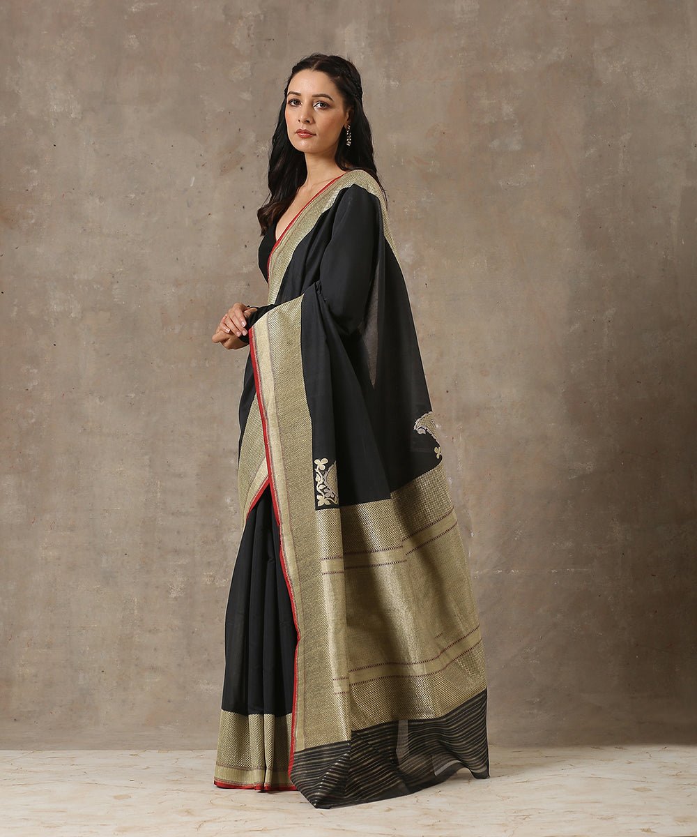 Black_Handloom_Pure_Cotton_Plain_Banarasi_Saree_With_Heavy_Konia_Motif_WeaverStory_03