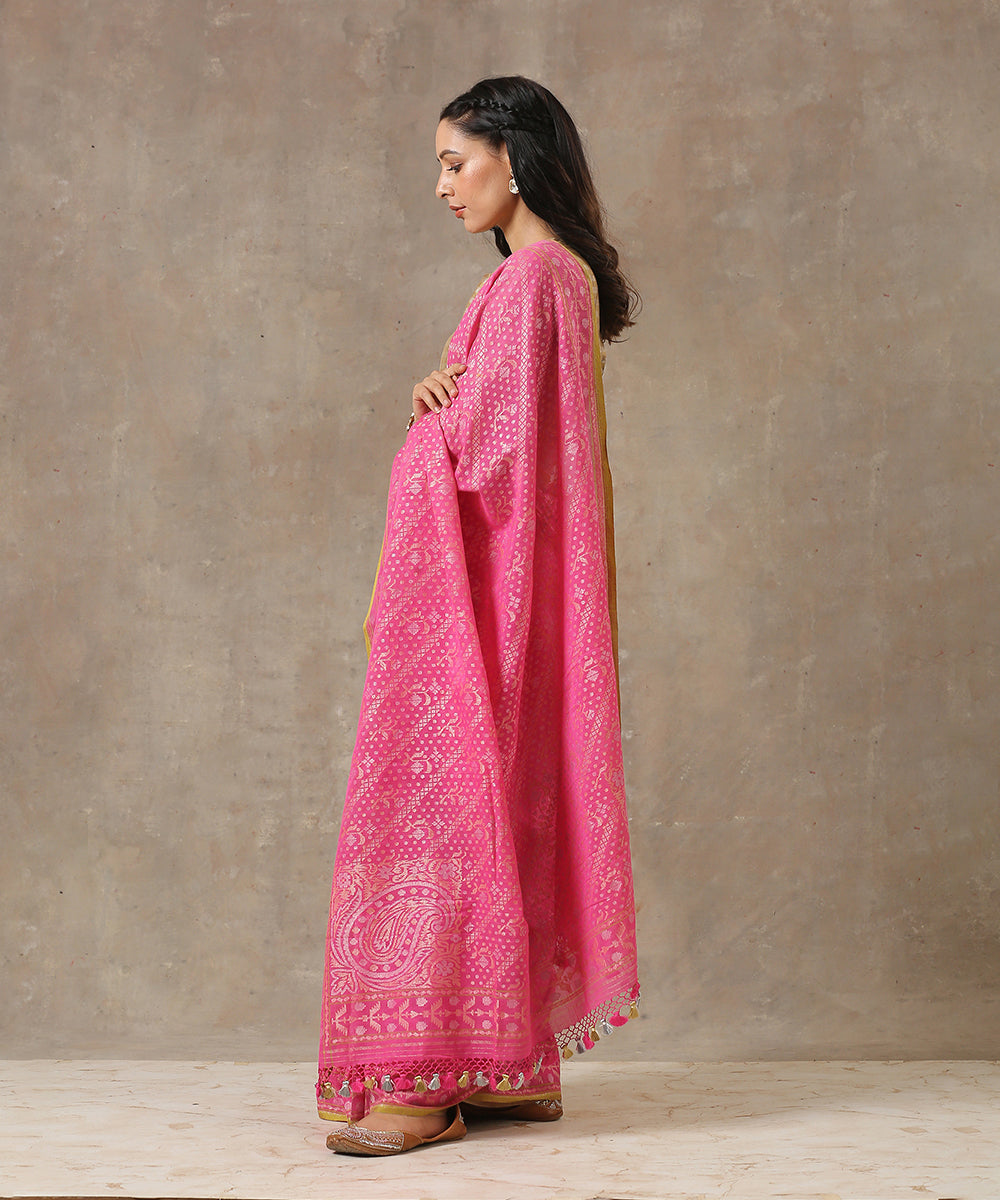 Handloom_Pink_Nilamabrai_Pure_Cotton_Banarasi_Jamdani_Saree_with_Aada_Jaal_WeaverStory_03