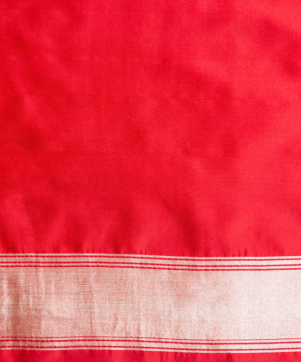 Red_Handloom_Pure_Katan_Silk_Banarasi_Saree_with_Floral_Jaal_WeaverStory_05