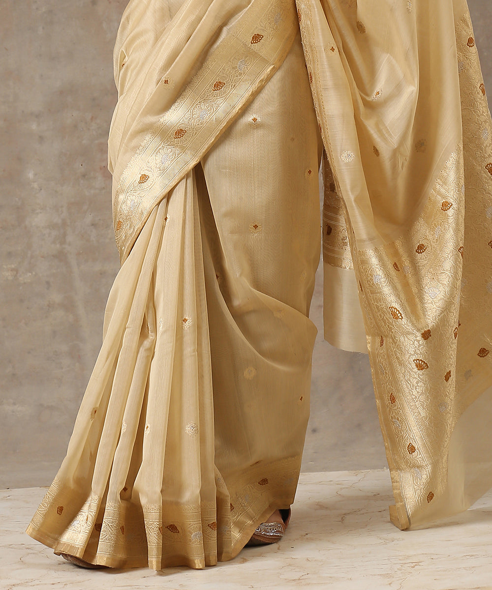 Beige_Handloom_Kora_Cotton_Banarasi_Saree_With_Brown_Meenakari_WeaverStory_04