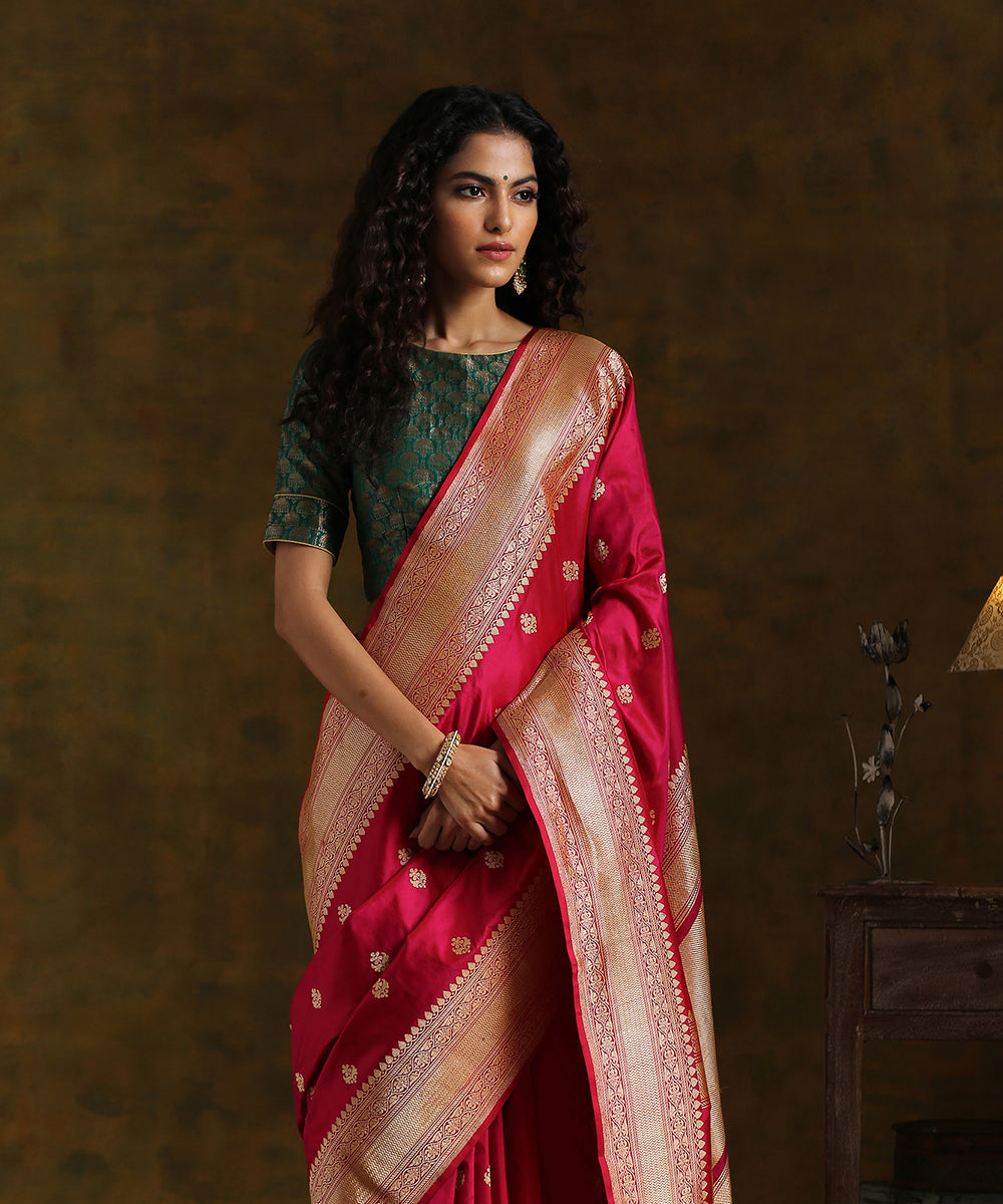 Handloom_Pomegranate_Red_Pure_Katan_Silk_Banarasi_Saree_With_Kadhwa_Booti_WeaverStory_01