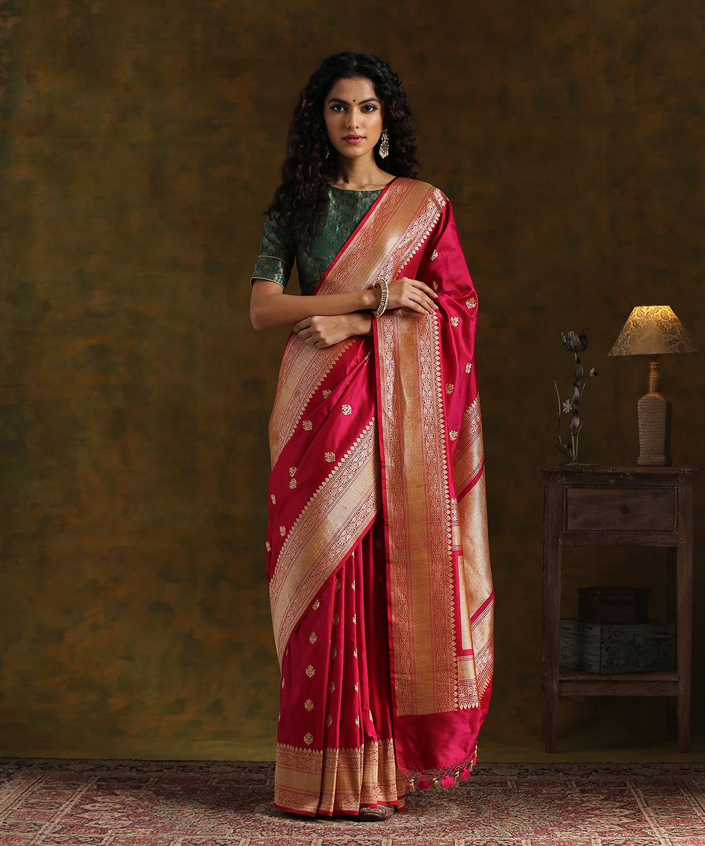 Handloom_Pomegranate_Red_Pure_Katan_Silk_Banarasi_Saree_With_Kadhwa_Booti_WeaverStory_02