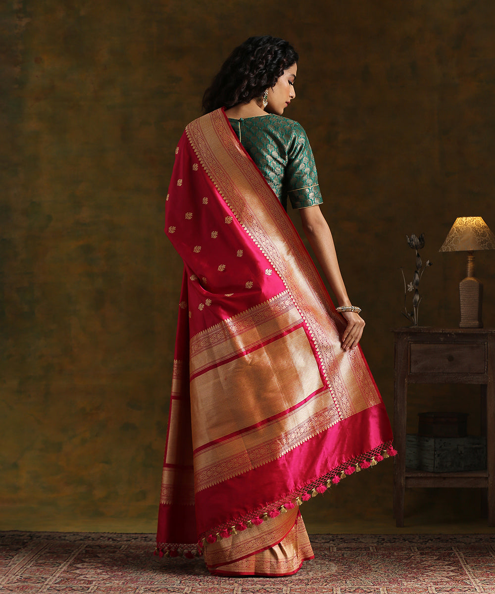 Handloom_Pomegranate_Red_Pure_Katan_Silk_Banarasi_Saree_With_Kadhwa_Booti_WeaverStory_03