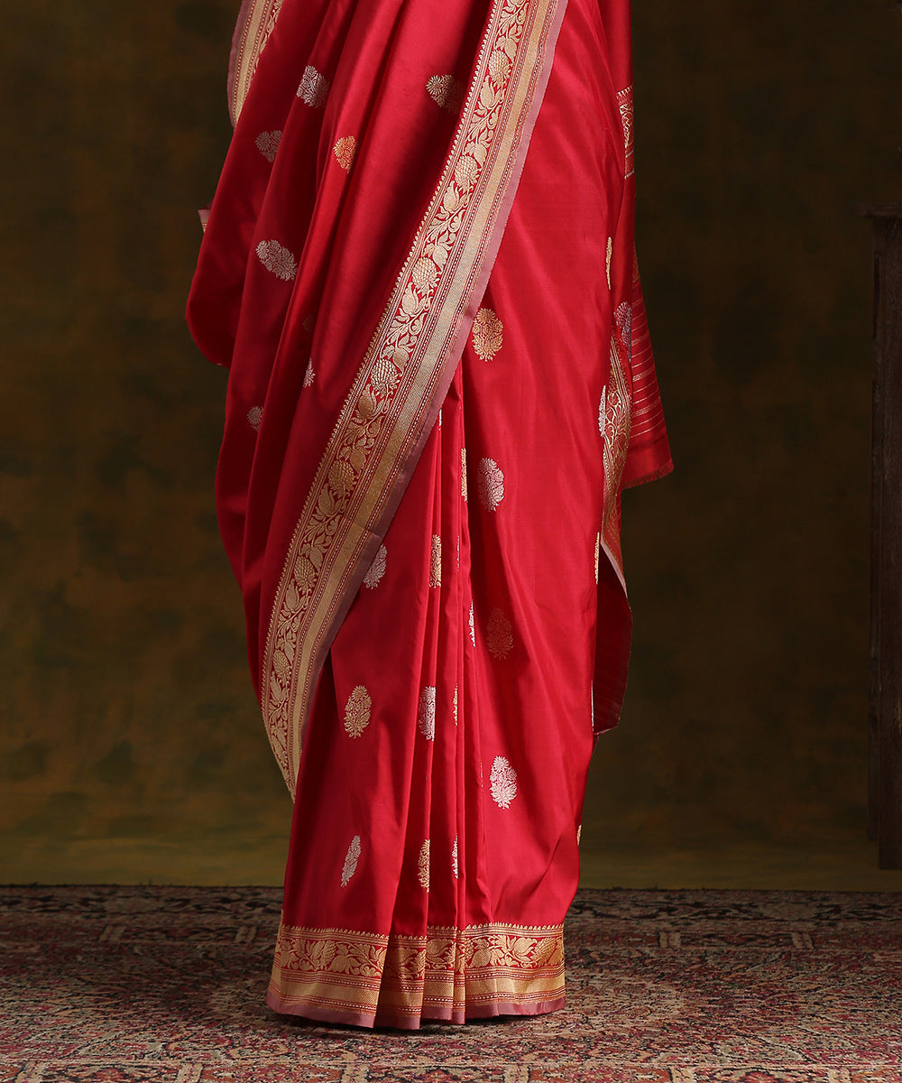 Handloom_Red_and_Rani_Dual_Tone_Pure_Katan_Silk_Banarasi_Saree_with_Latifa_Booti_WeaverStory_04