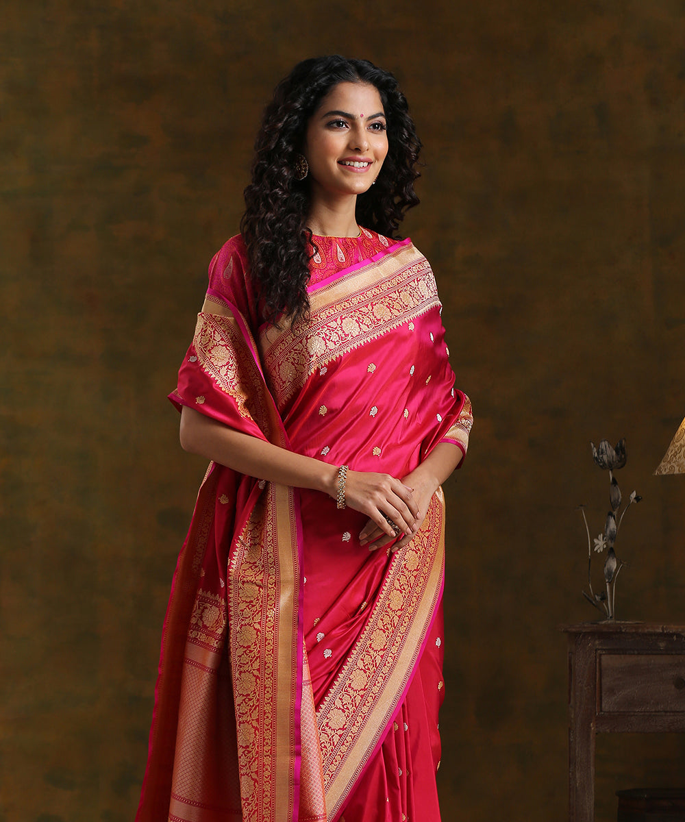 Red_Rani_Dual_Tone_Handloom_Pure_Katan_Silk_Banarasi_Saree_With_Kadhwa_Booti_and_Pink_Selvedge_WeaverStory_01