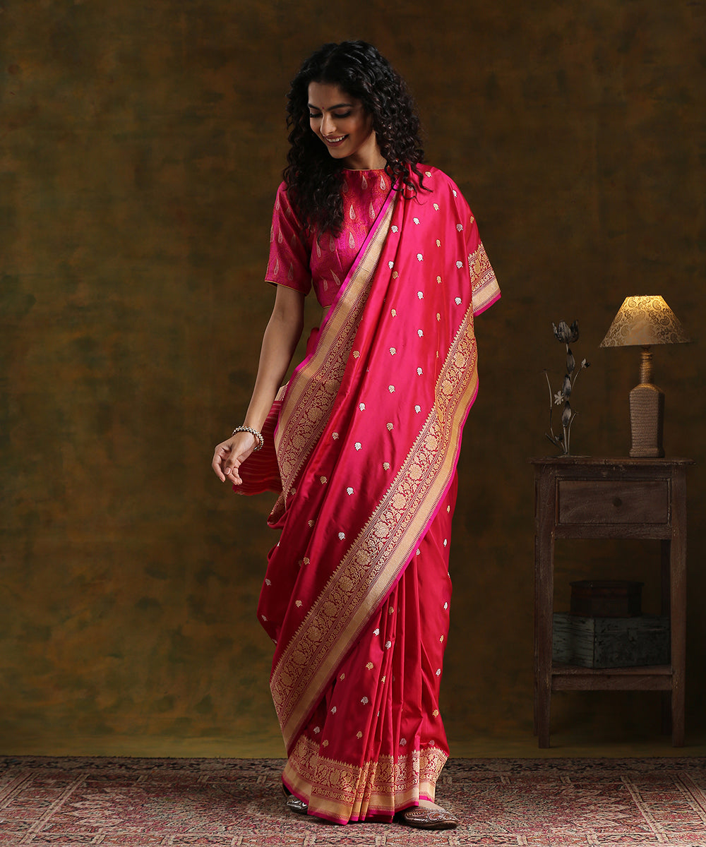 Red_Rani_Dual_Tone_Handloom_Pure_Katan_Silk_Banarasi_Saree_With_Kadhwa_Booti_and_Pink_Selvedge_WeaverStory_02