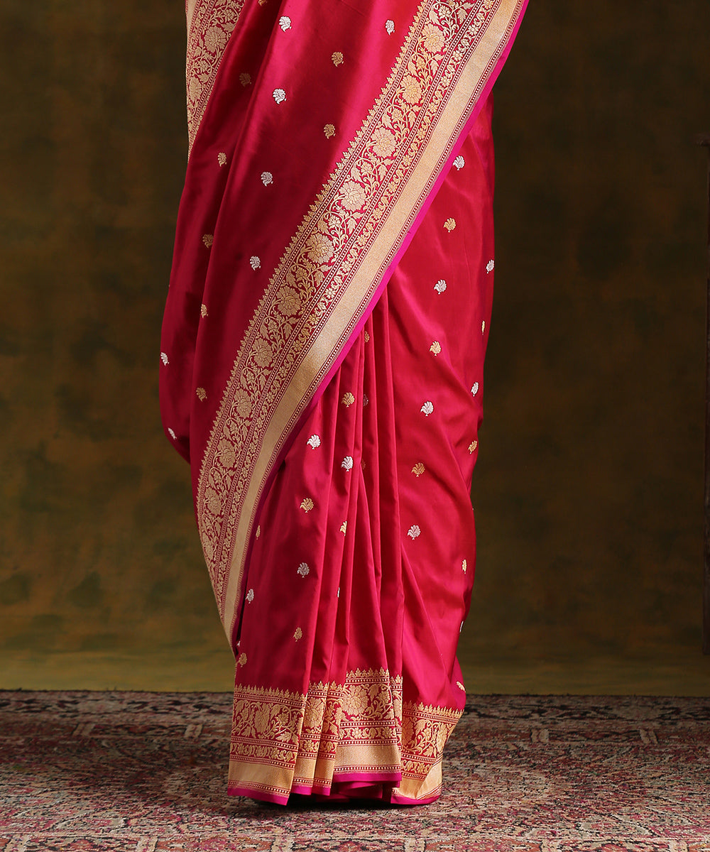 Red_Rani_Dual_Tone_Handloom_Pure_Katan_Silk_Banarasi_Saree_With_Kadhwa_Booti_and_Pink_Selvedge_WeaverStory_04