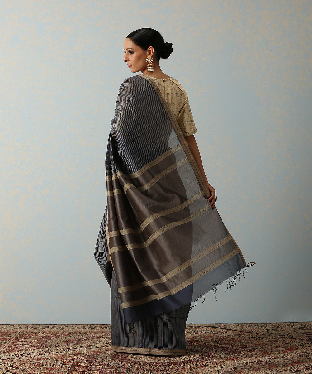 Handloom_Grey_Stripes_Maheshwari_Saree_WeaverStory_03