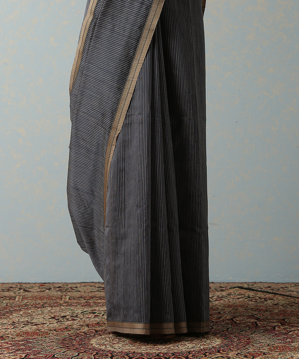 Handloom_Grey_Stripes_Maheshwari_Saree_WeaverStory_04