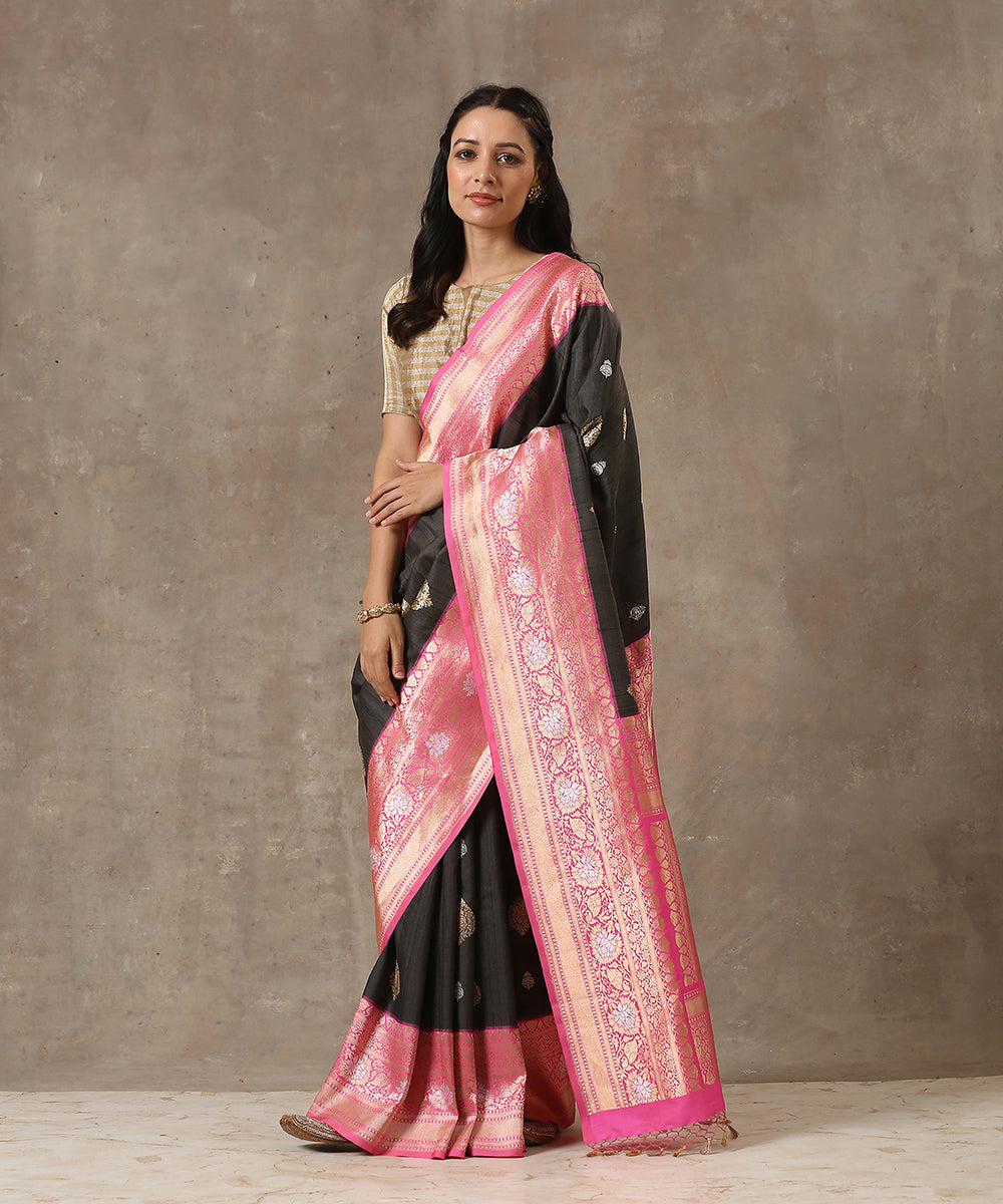 Handloom_Black_Tussar_Silk_Banarasi_Saree_With_Pink_Kadhiyal_Border_WeaverStory_02