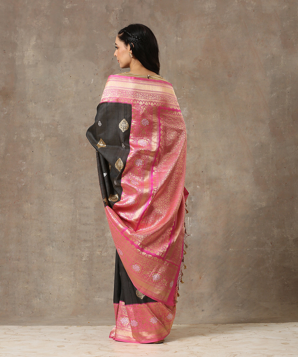 Handloom_Black_Tussar_Silk_Banarasi_Saree_With_Pink_Kadhiyal_Border_WeaverStory_03
