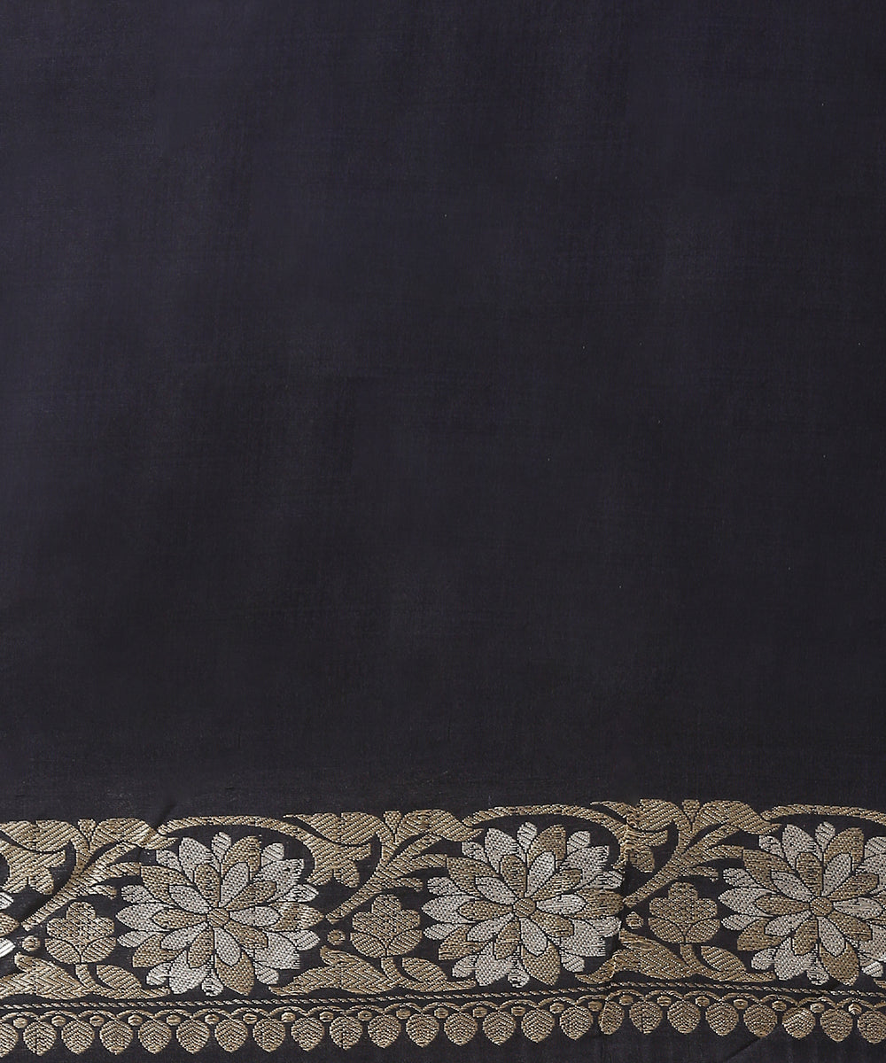 Handloom_Beige_Tussar_Silk_Banarasi_Saree_With_Navy_Blue_Border_WeaverStory_05