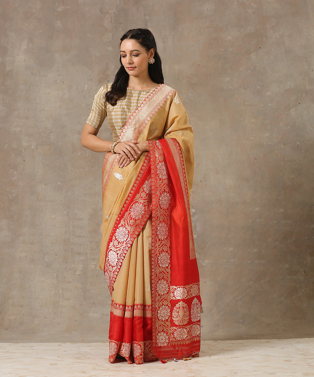 Beige_Handloom_Tussar_Silk_Banarasi_Saree_With_Leaf_Motifs_And_Broad_Red_Border_WeaverStory_02