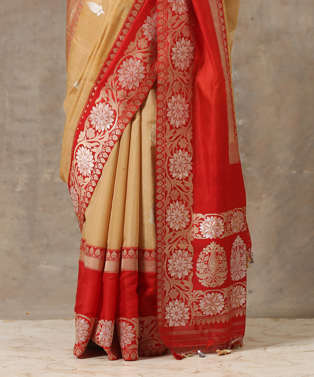 Beige_Handloom_Tussar_Silk_Banarasi_Saree_With_Leaf_Motifs_And_Broad_Red_Border_WeaverStory_04