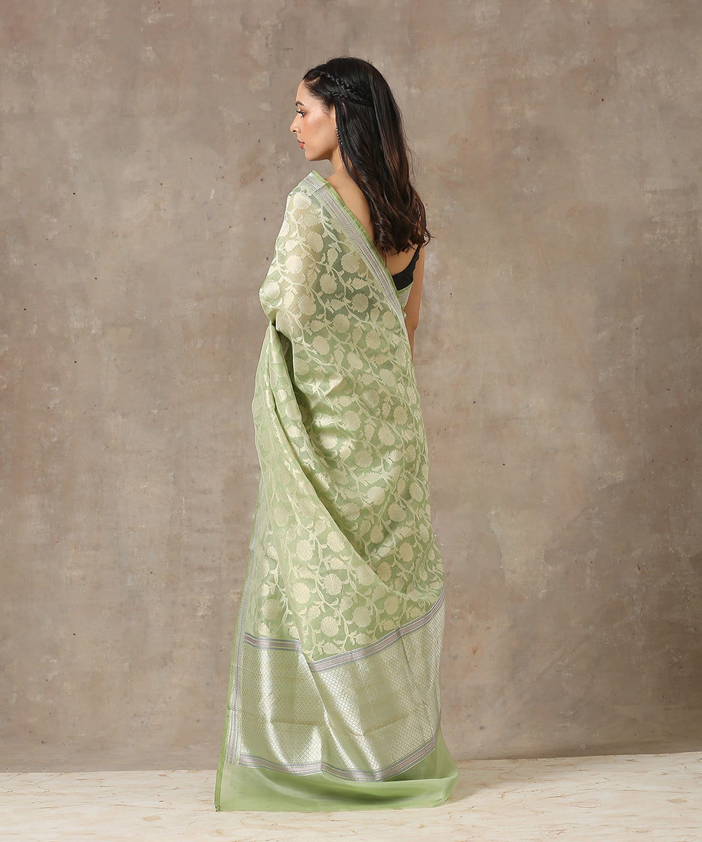 Green_Handloom_Cotton_Kora_Banarasi_Saree_With_Cutwork_Jangla_Design_WeaverStory_03