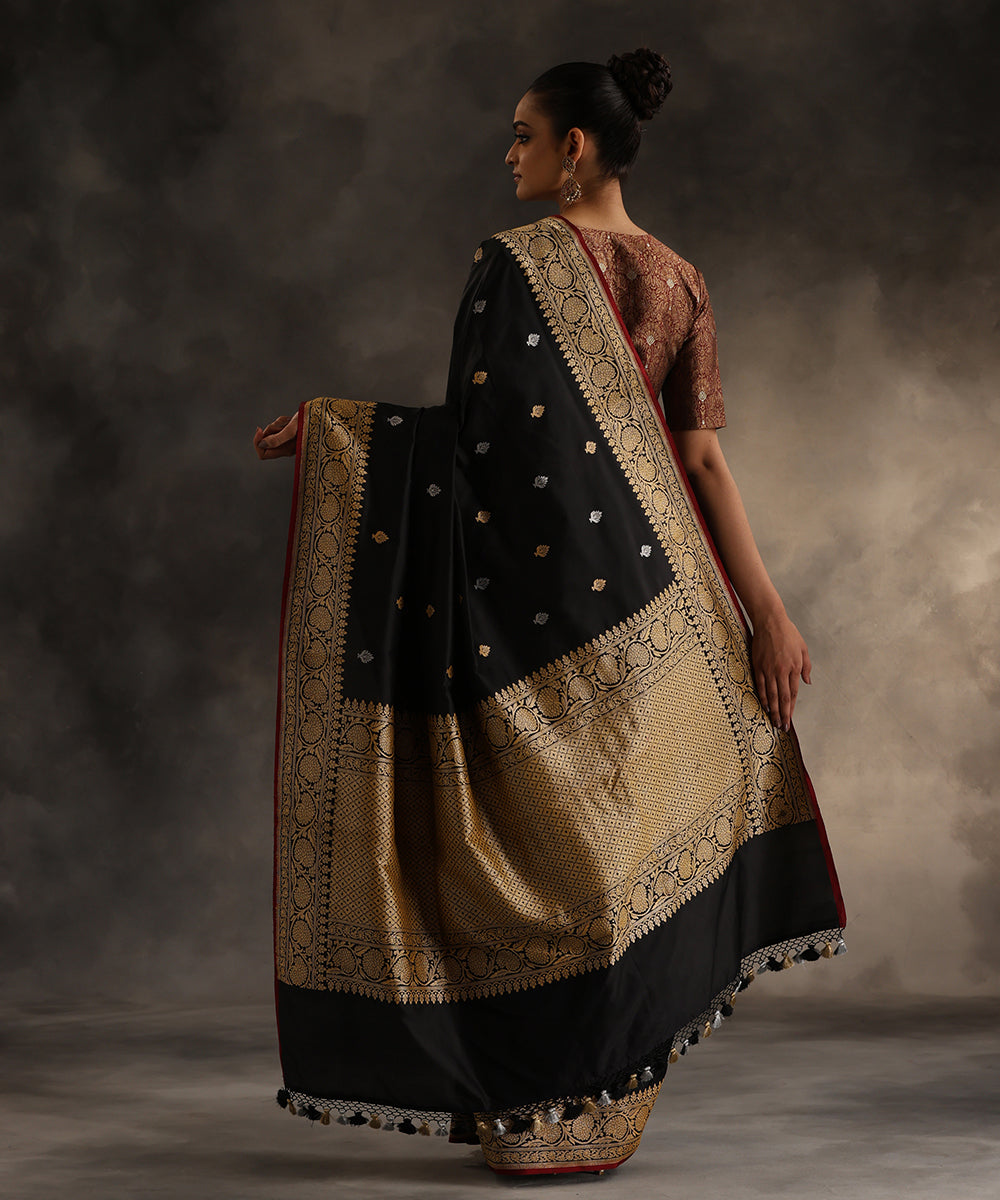 Handloom_Black_Pure_Katan_Silk_Banarasi_Saree_With_Kadhwa_Booti_WeaverStory_03