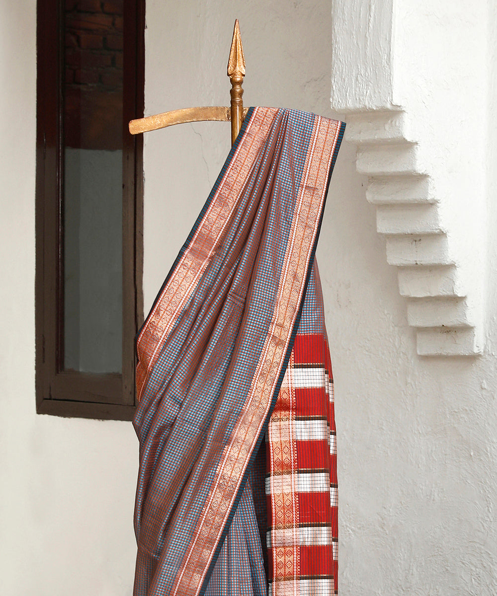 Handloom_Grey_Pure_Cotton_Maheshwari_Saree_With_Striped_Pallu_WeaverStory_02