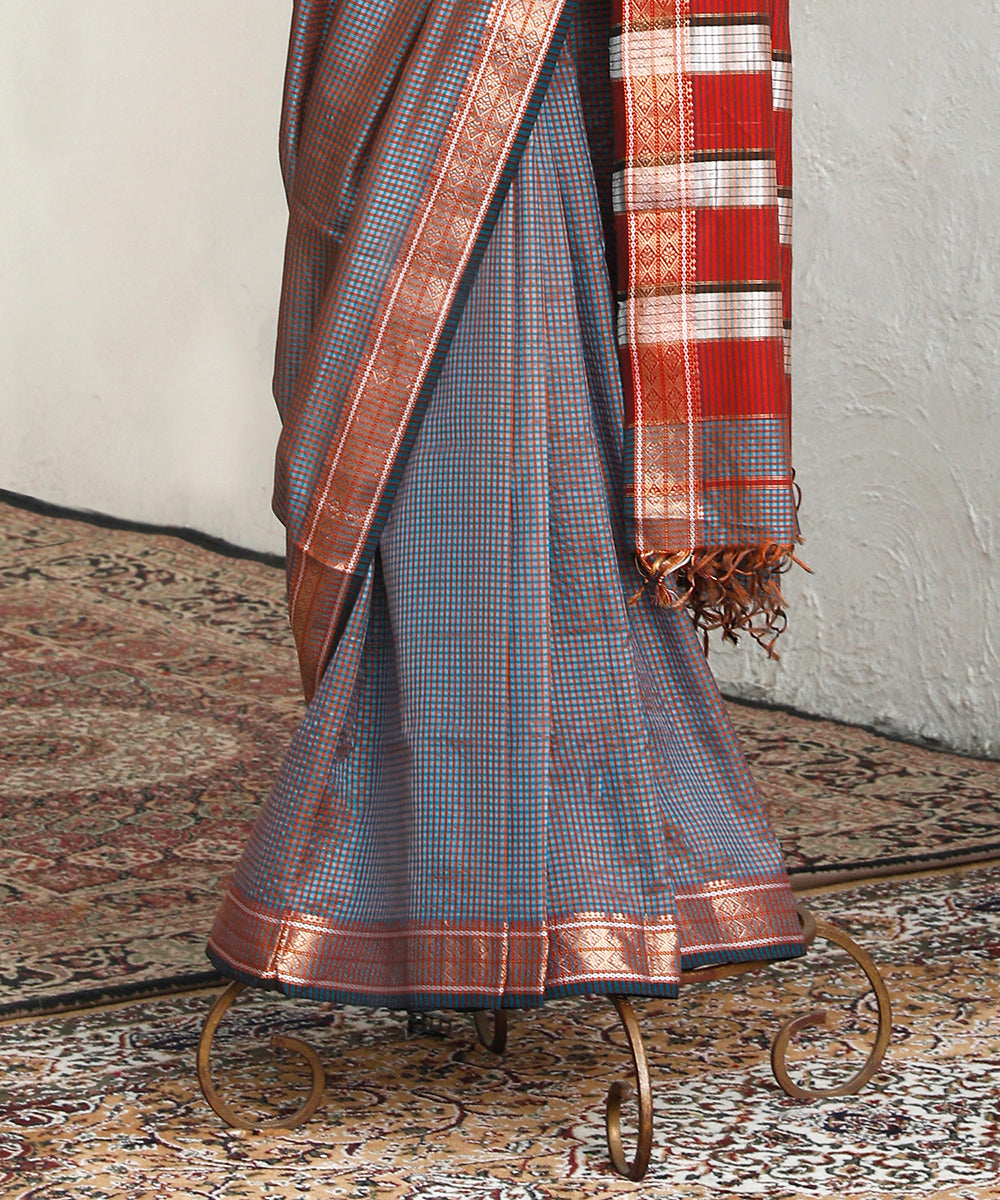 Handloom_Grey_Pure_Cotton_Maheshwari_Saree_With_Striped_Pallu_WeaverStory_03