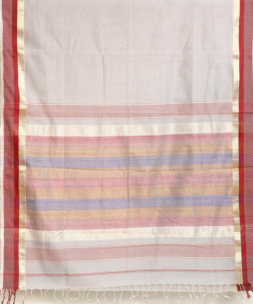 Grey_Handloom_Pure_Cotton_Maheshwari_Saree_With_Maroon_Border_WeaverStory_04