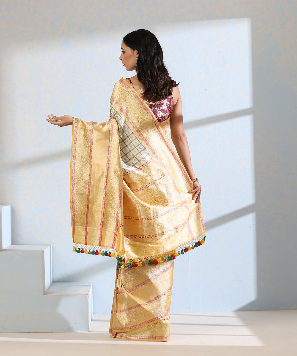 Offwhite_Handloom_Pure_Katan_Silk_Banarasi_Saree_With_Yellow_Kadhiyal_Border_WeaverStory_03