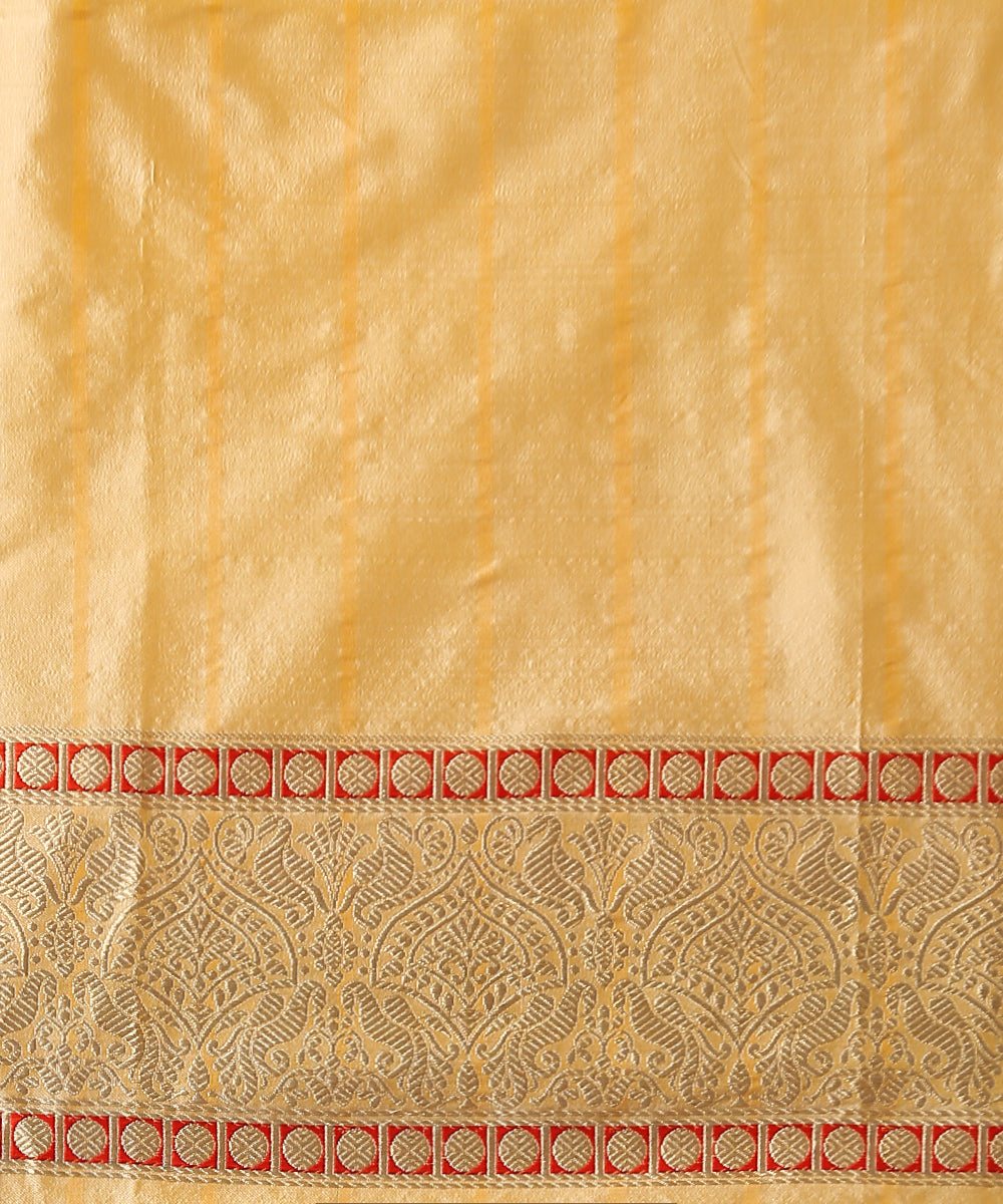 Offwhite_Handloom_Pure_Katan_Silk_Banarasi_Saree_With_Yellow_Kadhiyal_Border_WeaverStory_05
