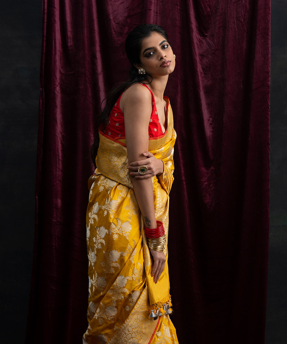 Yellow_Handloom_Pure_Katan_Silk_Banarasi_Saree_with_Kadhwa_Jangla_and_Paisley_Border_WeaverStory_01