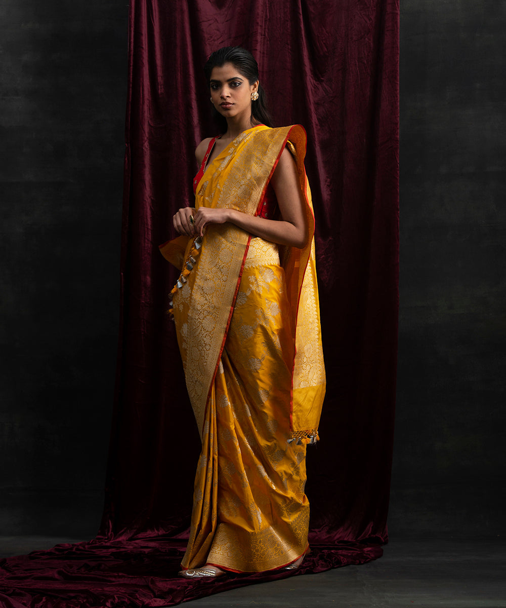 Yellow_Handloom_Pure_Katan_Silk_Banarasi_Saree_with_Kadhwa_Jangla_and_Paisley_Border_WeaverStory_02