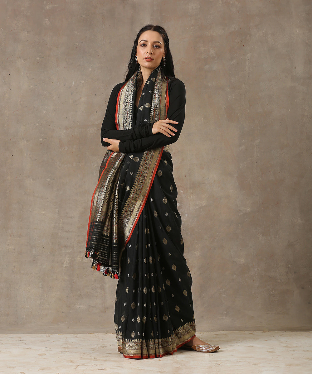 Black_Handloom_Cotton_Jamdani_Banarasi_Saree_with_Zari_Boota_WeaverStory_02