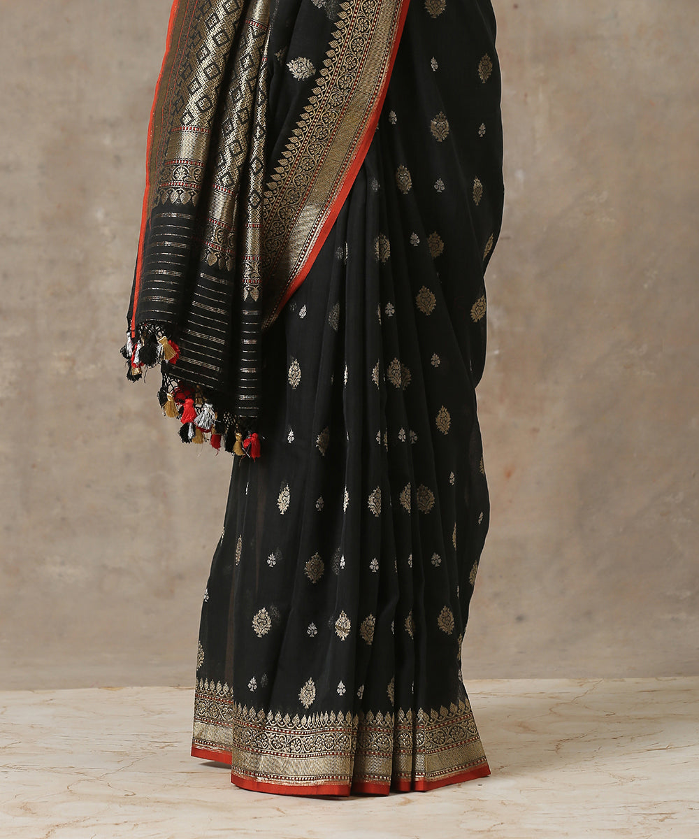 Black_Handloom_Cotton_Jamdani_Banarasi_Saree_with_Zari_Boota_WeaverStory_04