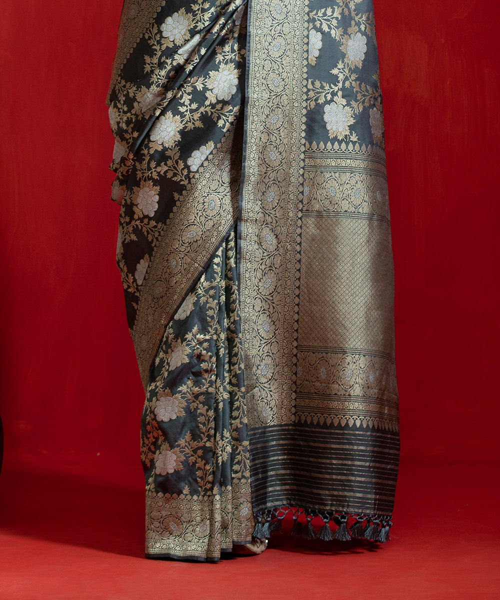 Grey_Handloom_Pure_Katan_Silk_Banarasi_Saree_With_Angoor_Jaal_WeaverStory_04