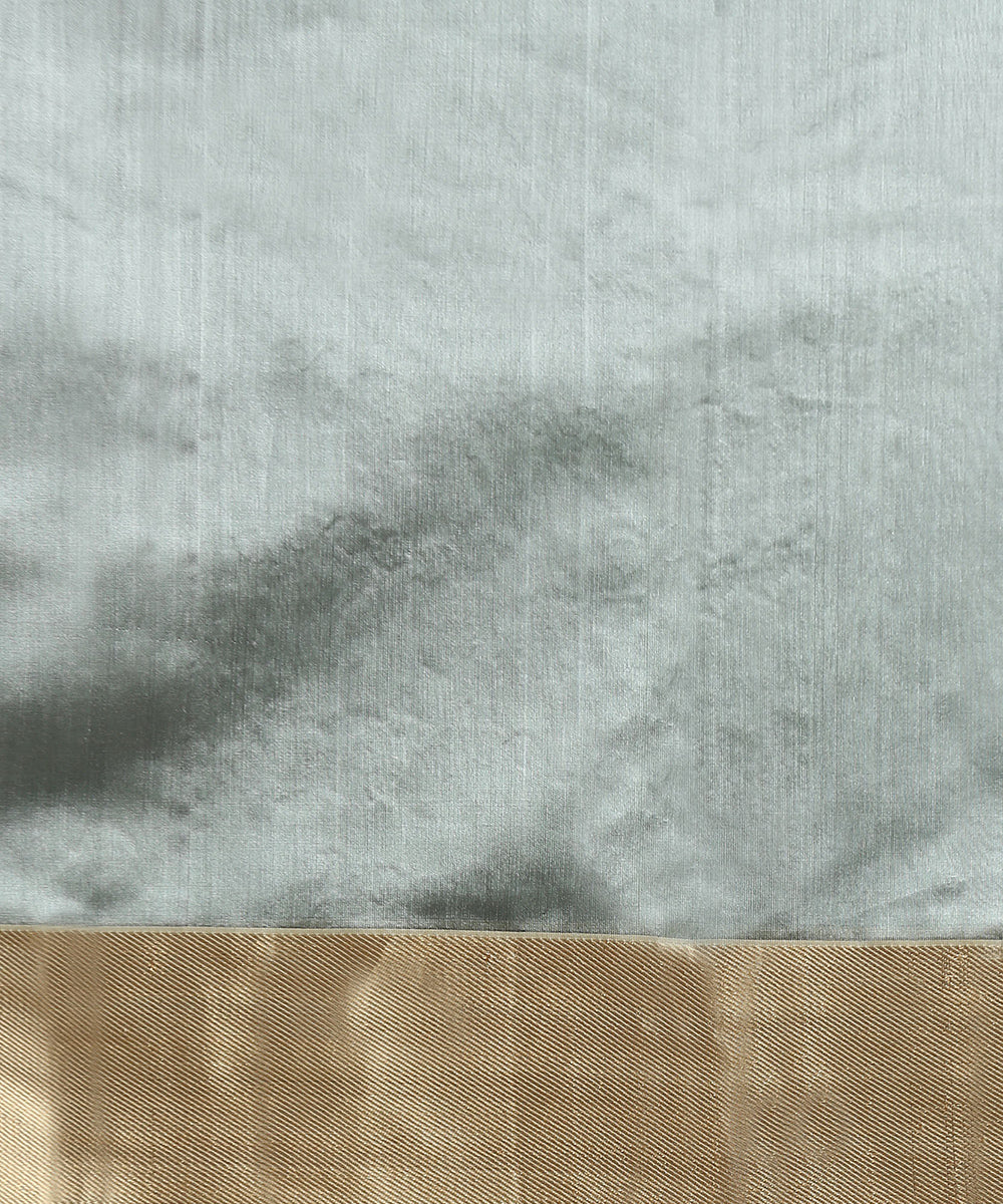 Grey_Handloom_Silk_Chanderi_Saree_With_Broad_Gold_Border_WeaverStory_05