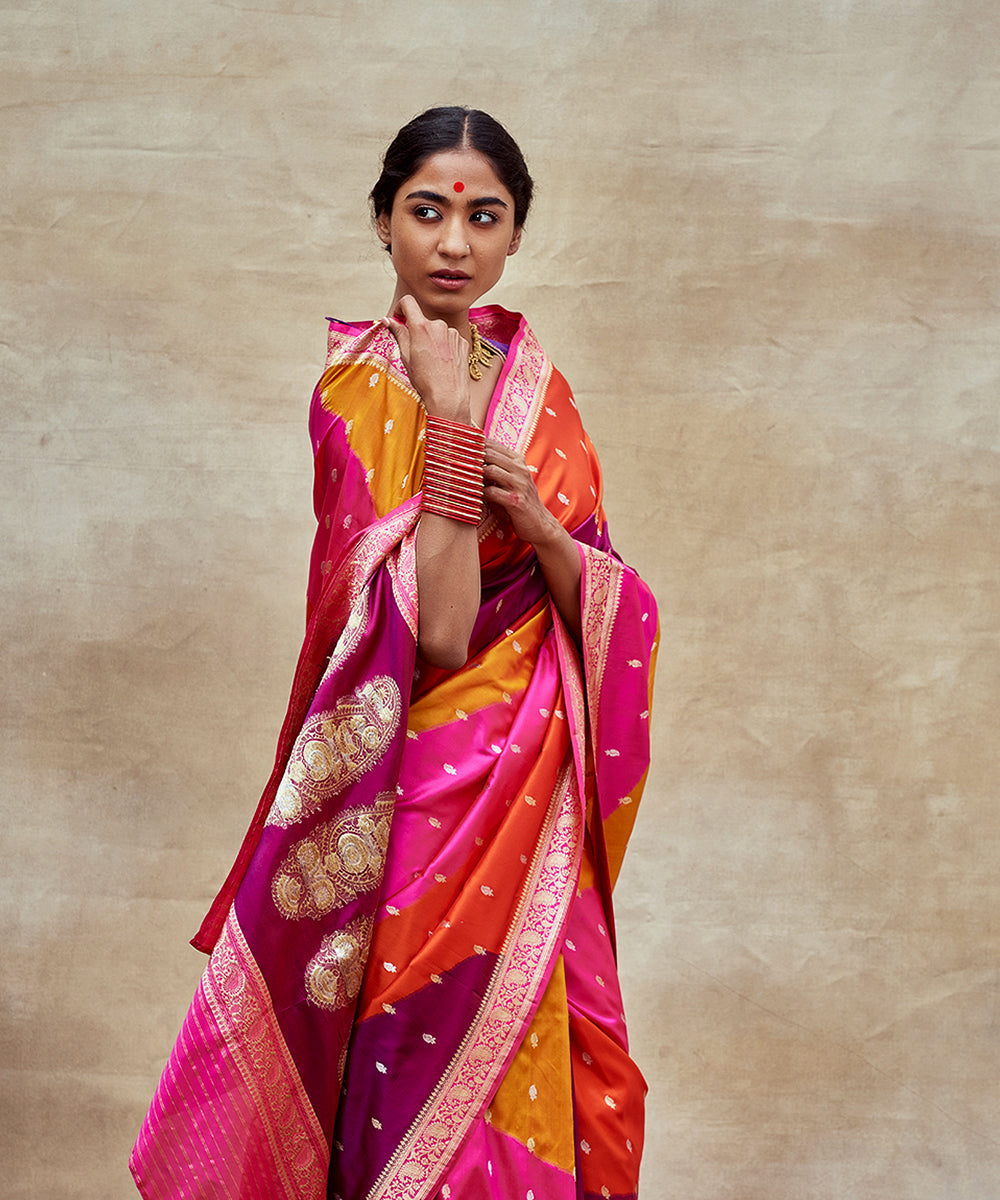 Red_And_Pink_Handloom_Pure_Katan_Silk_Banarasi_Rangkaat_Saree_with_Tiny_Booti_WeaverStory_01