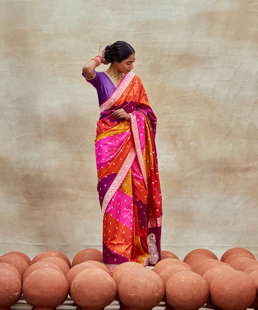Red_And_Pink_Handloom_Pure_Katan_Silk_Banarasi_Rangkaat_Saree_with_Tiny_Booti_WeaverStory_03