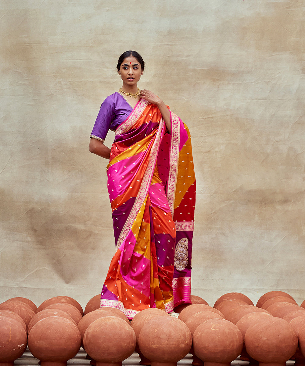 Red_And_Pink_Handloom_Pure_Katan_Silk_Banarasi_Rangkaat_Saree_with_Tiny_Booti_WeaverStory_04