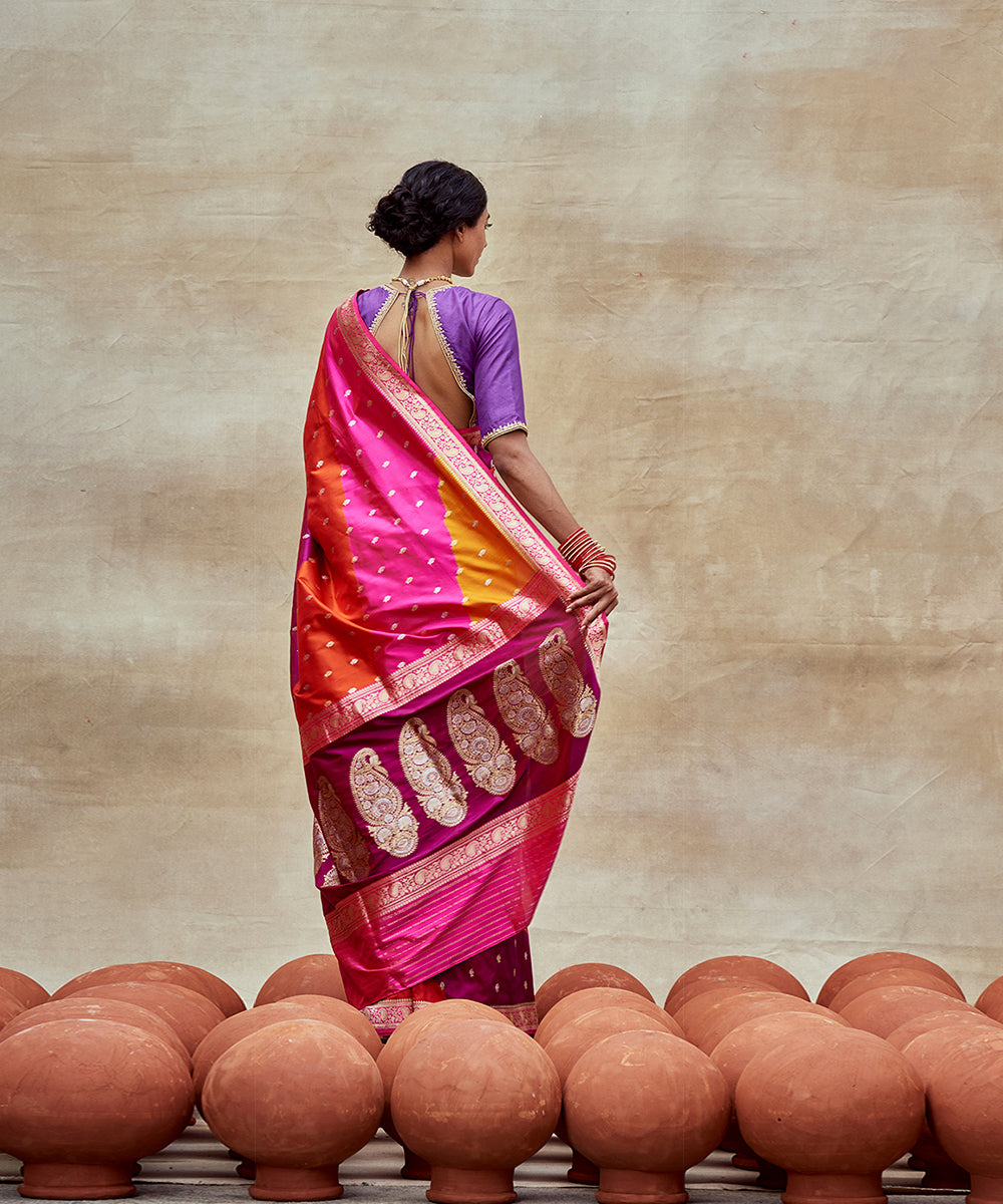 Red_And_Pink_Handloom_Pure_Katan_Silk_Banarasi_Rangkaat_Saree_with_Tiny_Booti_WeaverStory_05