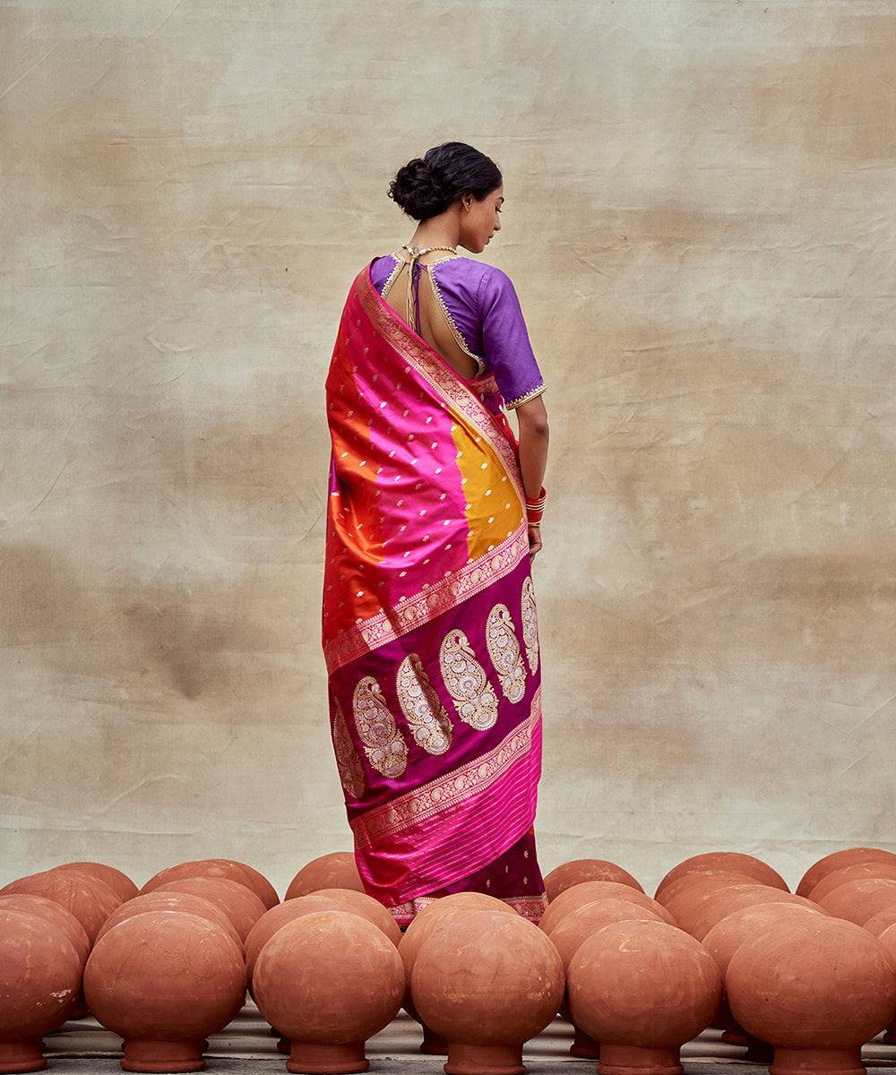 Red_And_Pink_Handloom_Pure_Katan_Silk_Banarasi_Rangkaat_Saree_with_Tiny_Booti_WeaverStory_06