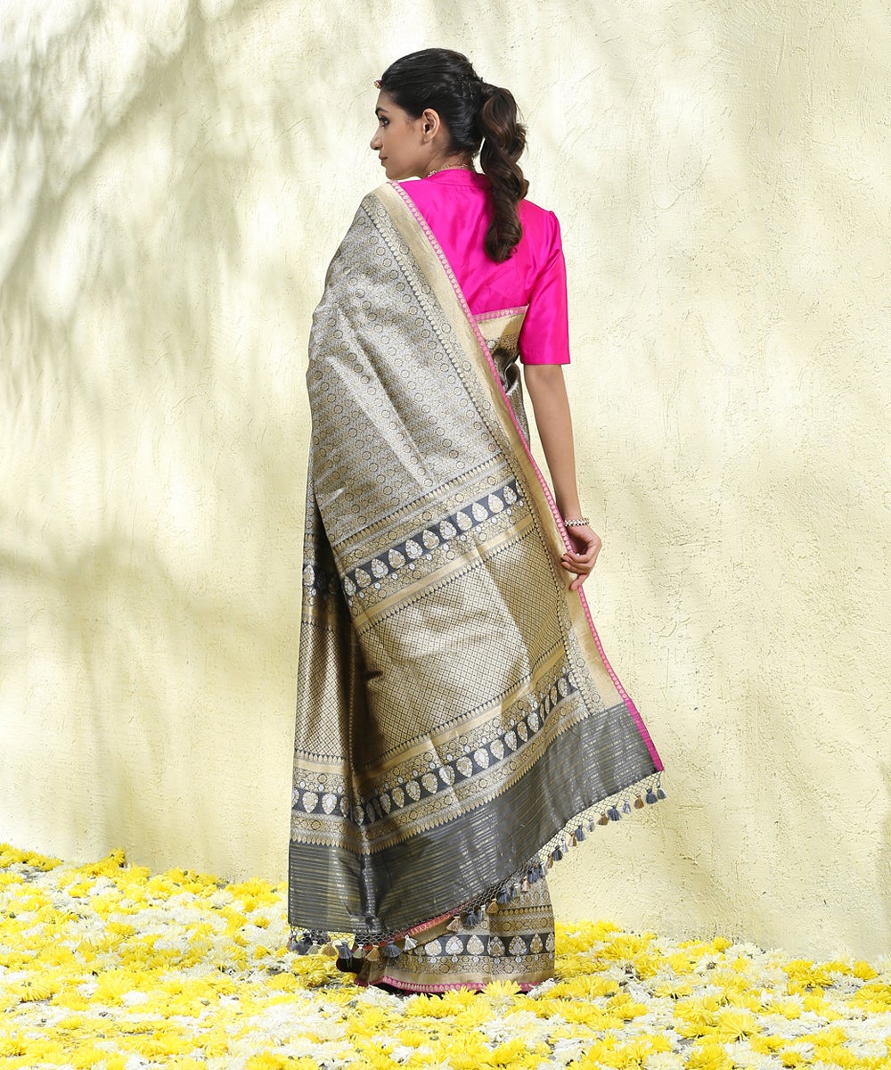 Grey_Handloom_Kimkhab_Pure_Katan_Silk_Banarasi_Saree_With_Pink_Selvedge_Border_WeaverStory_03