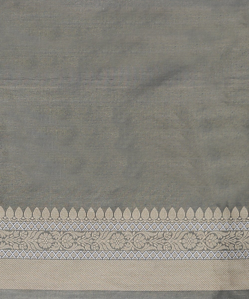 Grey_Handloom_Kimkhab_Pure_Katan_Silk_Banarasi_Saree_With_Pink_Selvedge_Border_WeaverStory_05