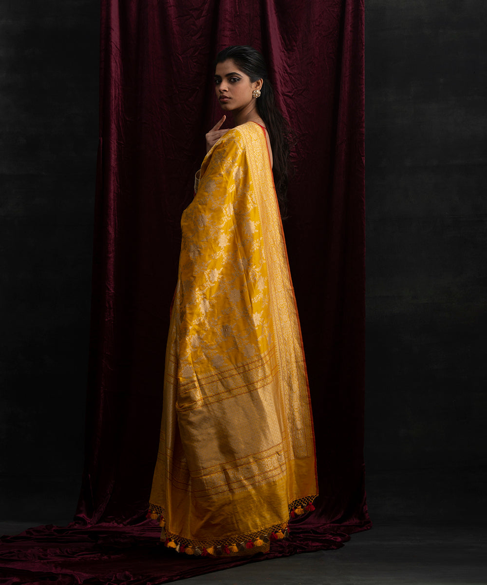 Mustard_Handloom_Pure_Katan_Silk_Banarasi_Saree_with_Kadhwa_Jangla_and_Rust_Selvedge_WeaverStory_03
