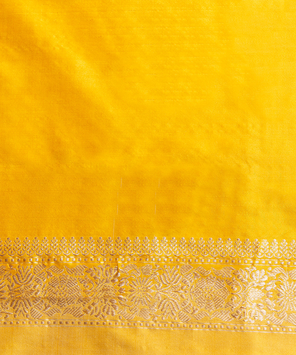 Mustard_Handloom_Pure_Katan_Silk_Banarasi_Saree_with_Kadhwa_Jangla_and_Rust_Selvedge_WeaverStory_05