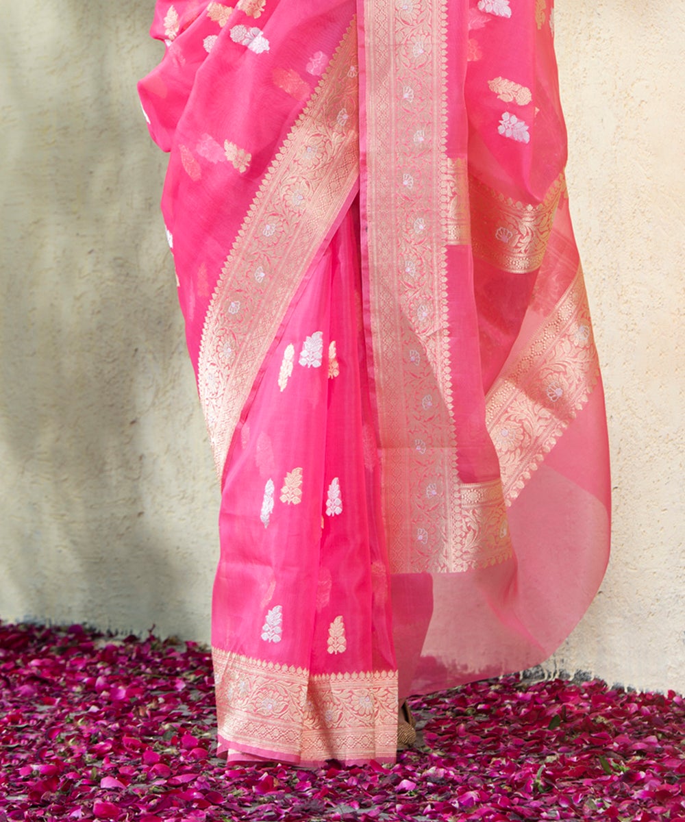 Handloom_Candy_Pink_Kadhwa_Organza_Banarasi_Saree_with_Booti_WeaverStory_04