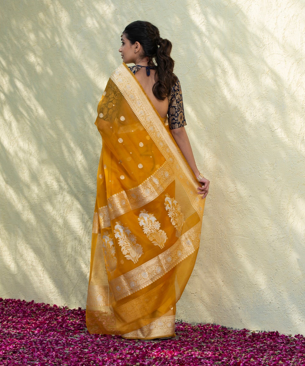 Handloom_Mustard_Kadhwa_Organza_Banarasi_Saree_with_Kadhwa_Zari_Booti_WeaverStory_03