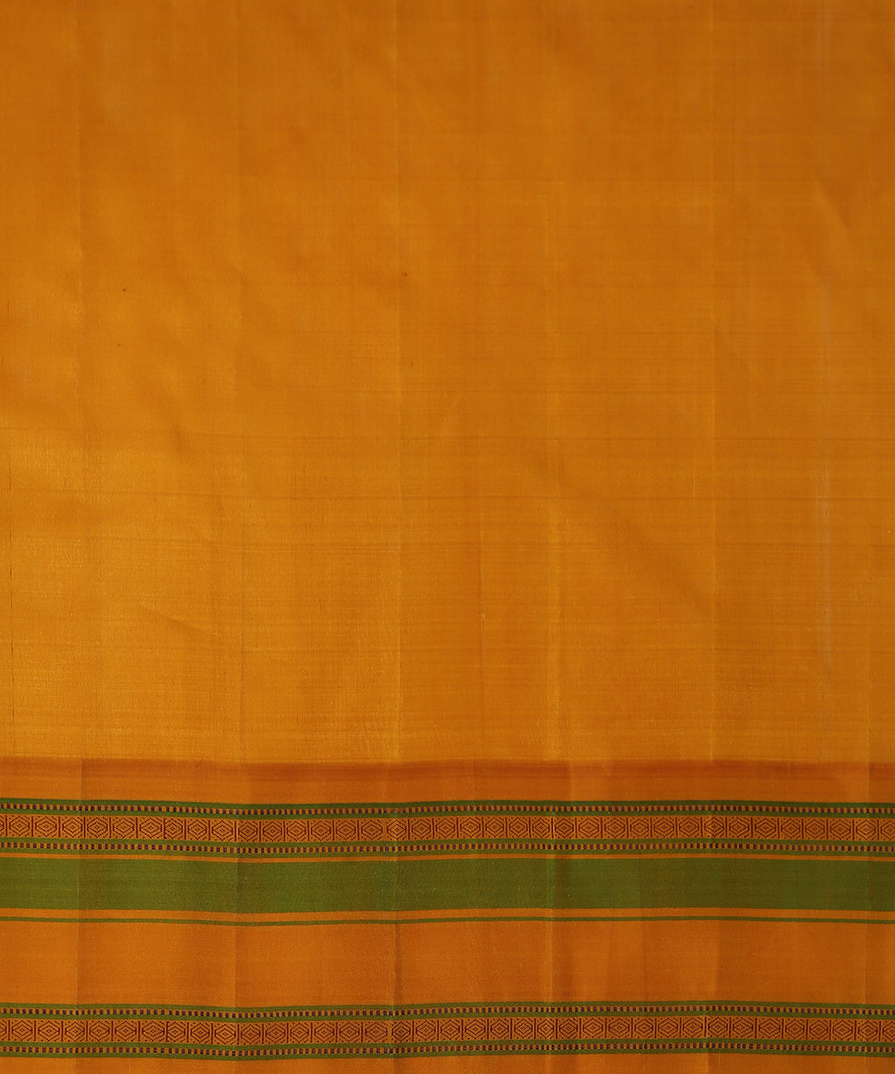 Handloom_Purple_Pure_Silk_Kanjivaram_Saree_With_Mustard_Border_WeaverStory_05
