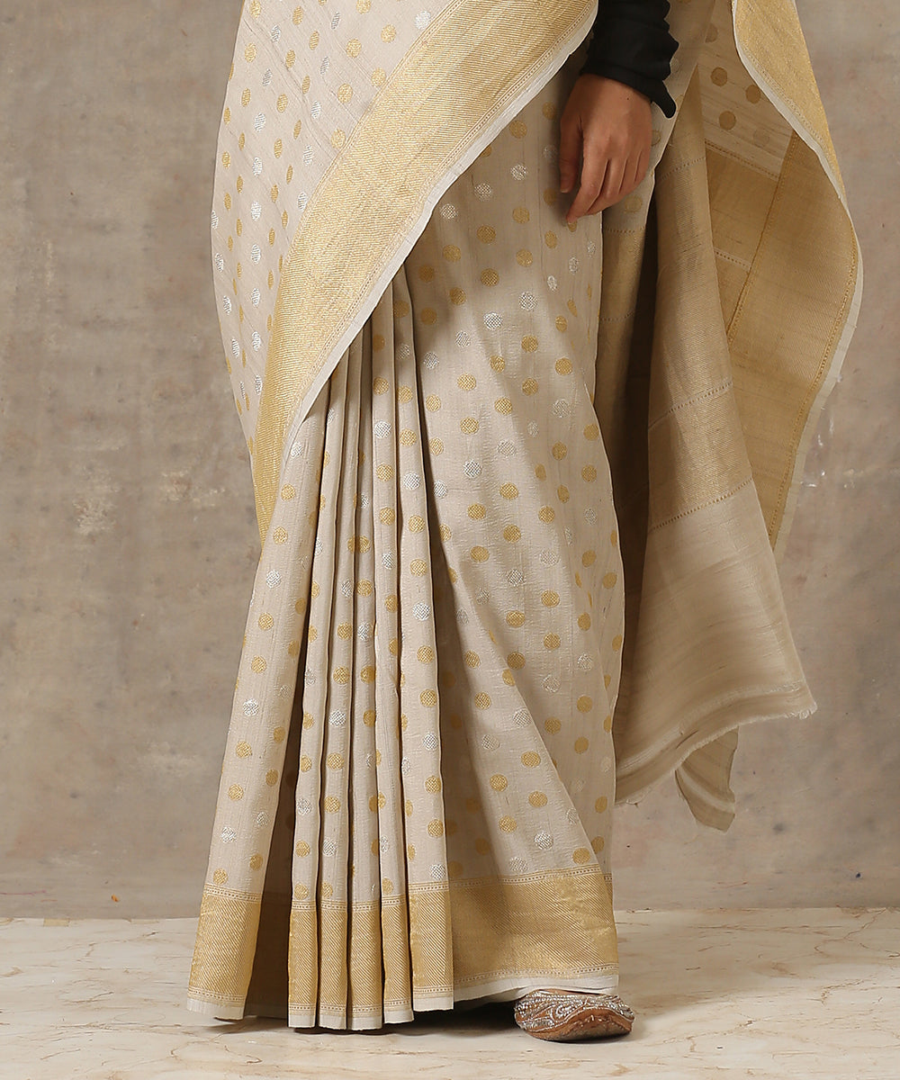 Beige_Handloom_Tussar_Georgette_Banarasi_Saree_with_Zari_Booti_WeaverStory_04