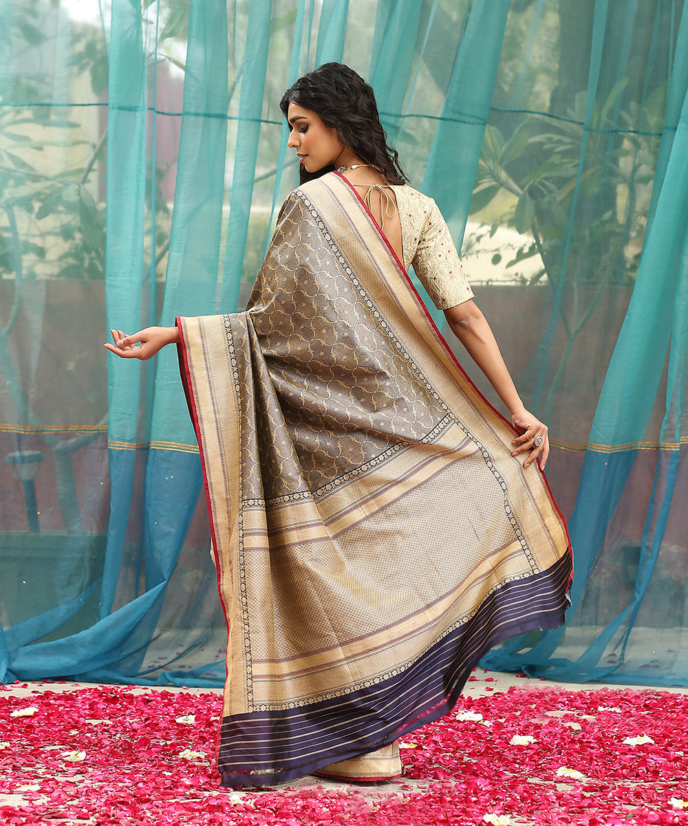 Handloom_Navy_Blue_Pure_Katan_Silk_Kimkhab_Banarasi_Saree_with_Zari_WeaverStory_03