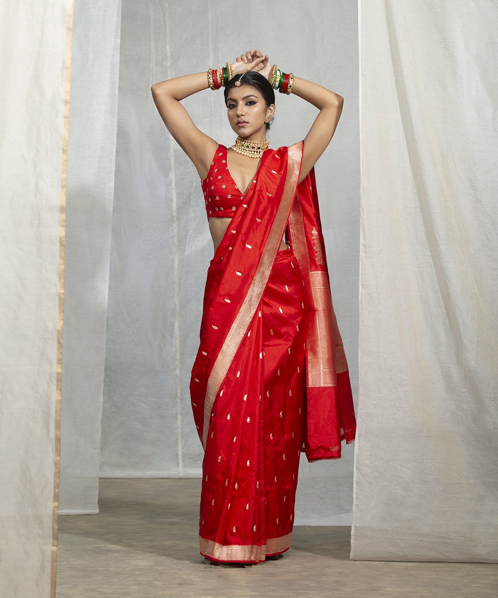 Red_Handloom_Banarasi_Kadhwa_Booti_Saree_With_Paisley_Konia_WeaverStory_02