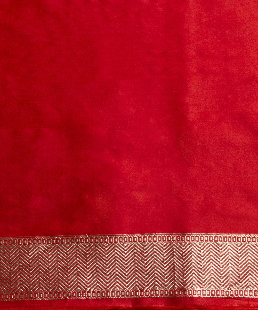 Red_Handloom_Banarasi_Kadhwa_Booti_Saree_With_Paisley_Konia_WeaverStory_05